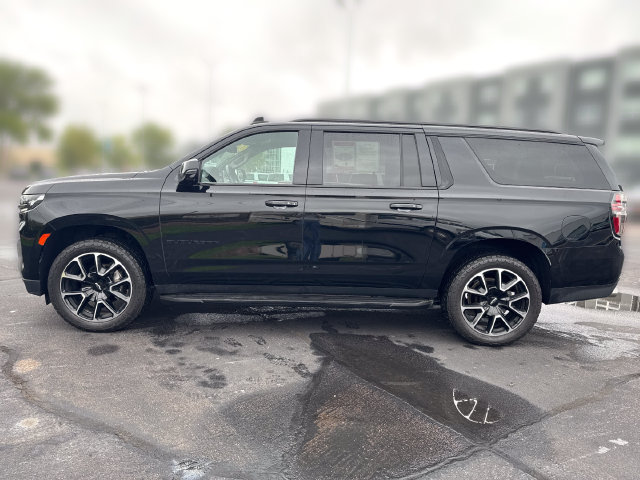 Used 2022 Chevrolet Suburban RST w/ Sport Performance Package AWD/4WD image 2