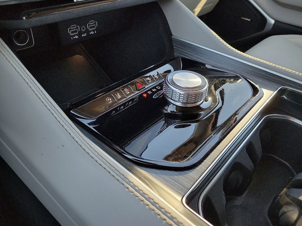 Used 2024 Jeep Wagoneer L Series II RWD image 25