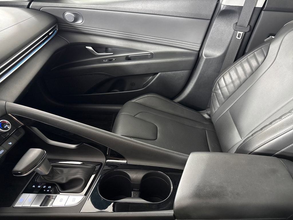 Certified 2023 Hyundai Elantra Limited FWD image 21
