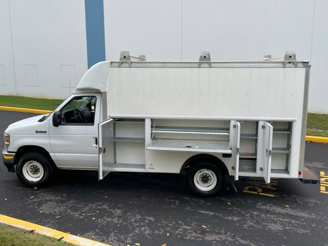 Certified 2022 Ford E-350 and Econoline 350 Super Duty w/ Power Windows & Locks Group image 16