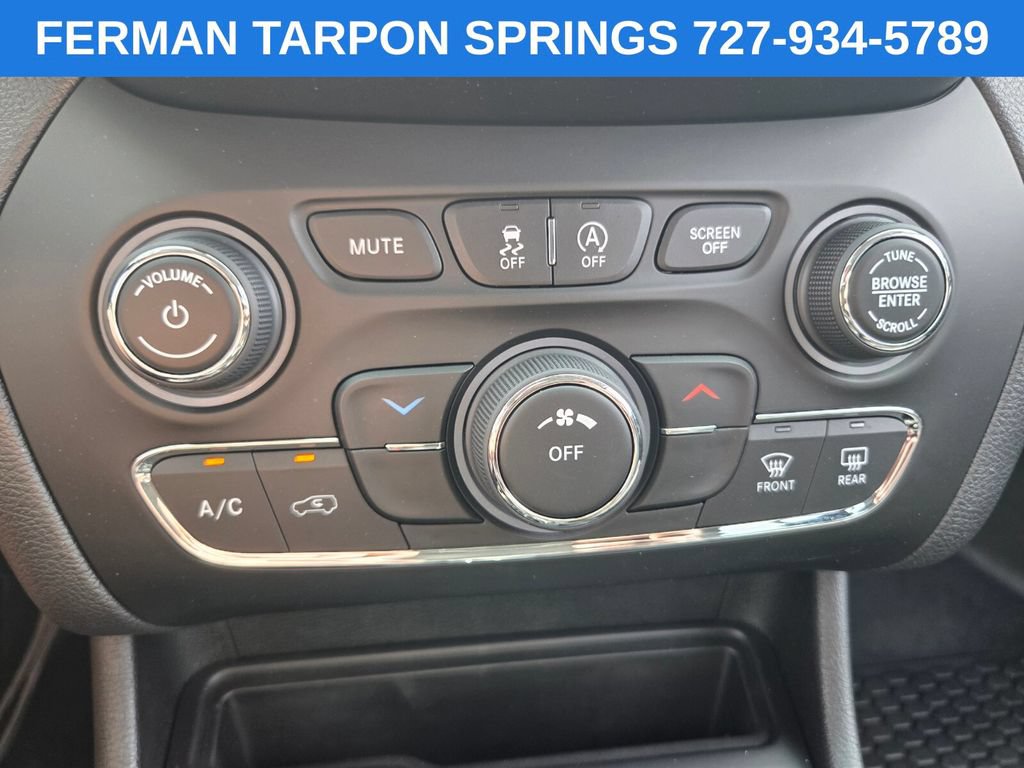 Used 2020 Jeep Cherokee Latitude Plus FWD image 27