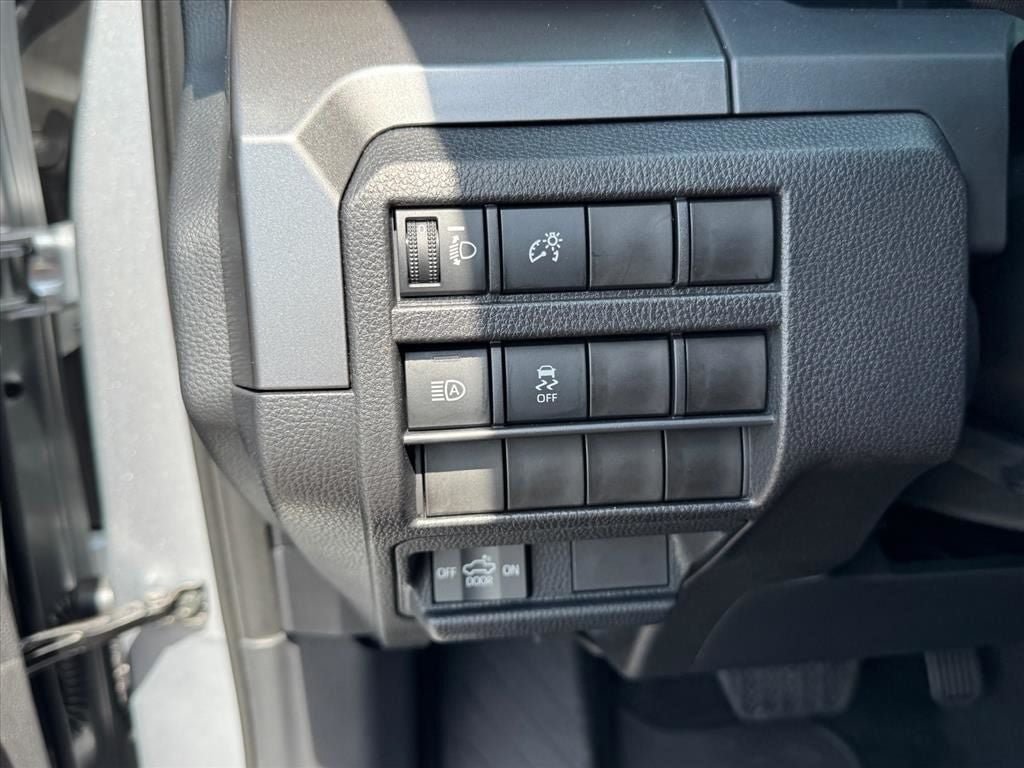 Used 2025 Toyota Tacoma SR5 AWD/4WD image 21