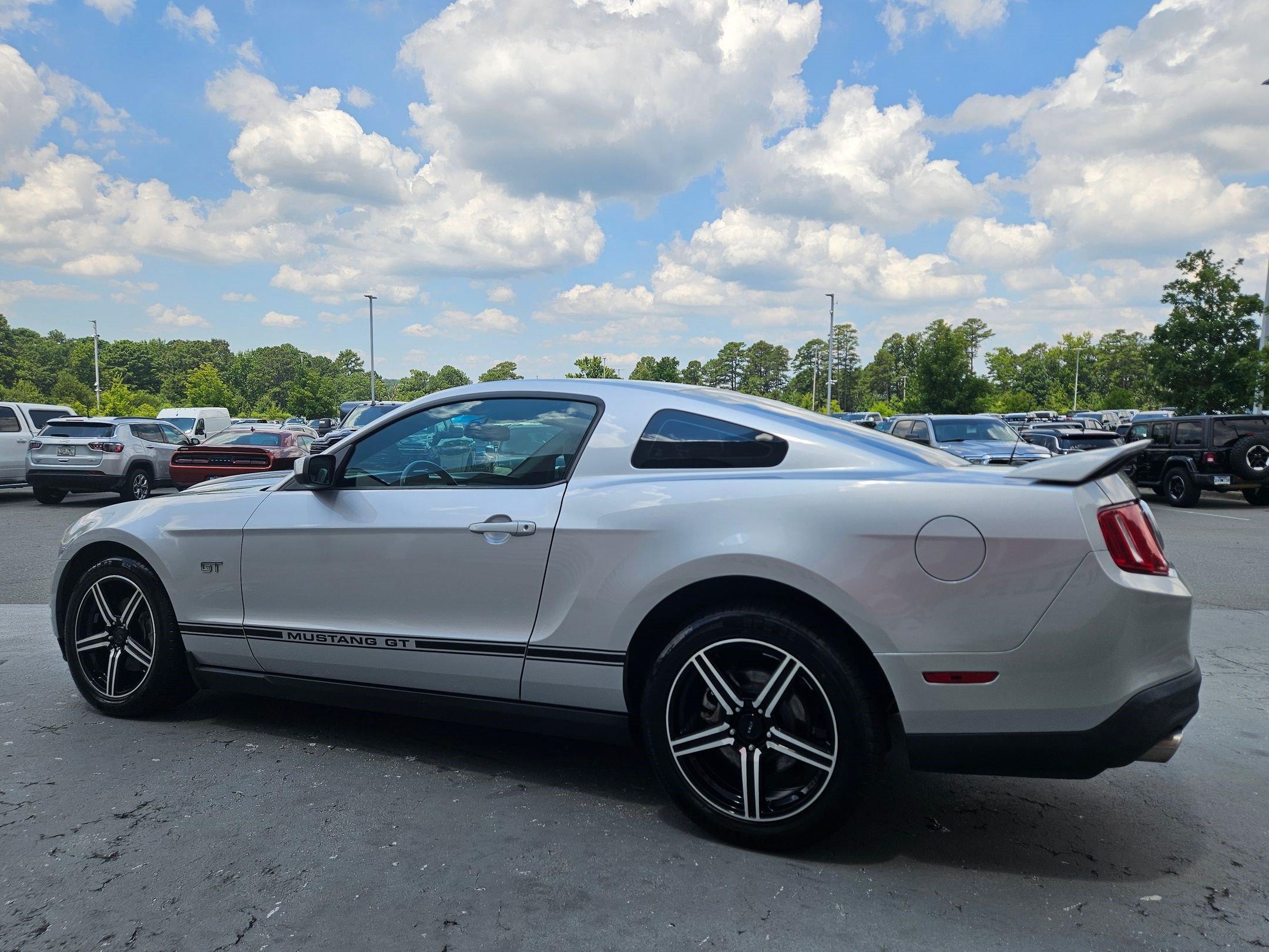 Used 2010 Ford Mustang GT Premium RWD image 5