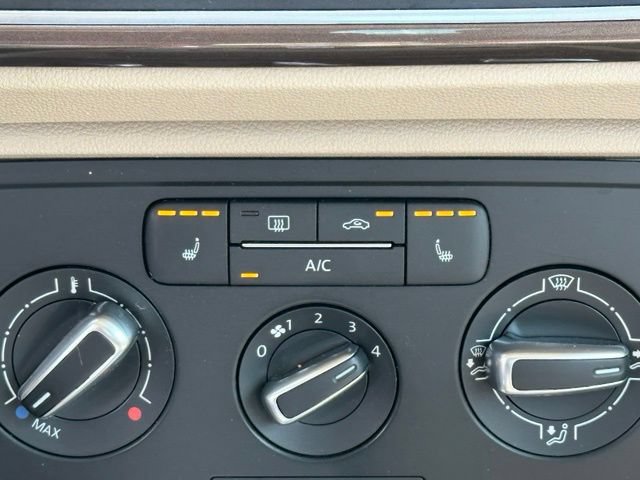 Used 2014 Volkswagen Beetle TDI FWD image 27