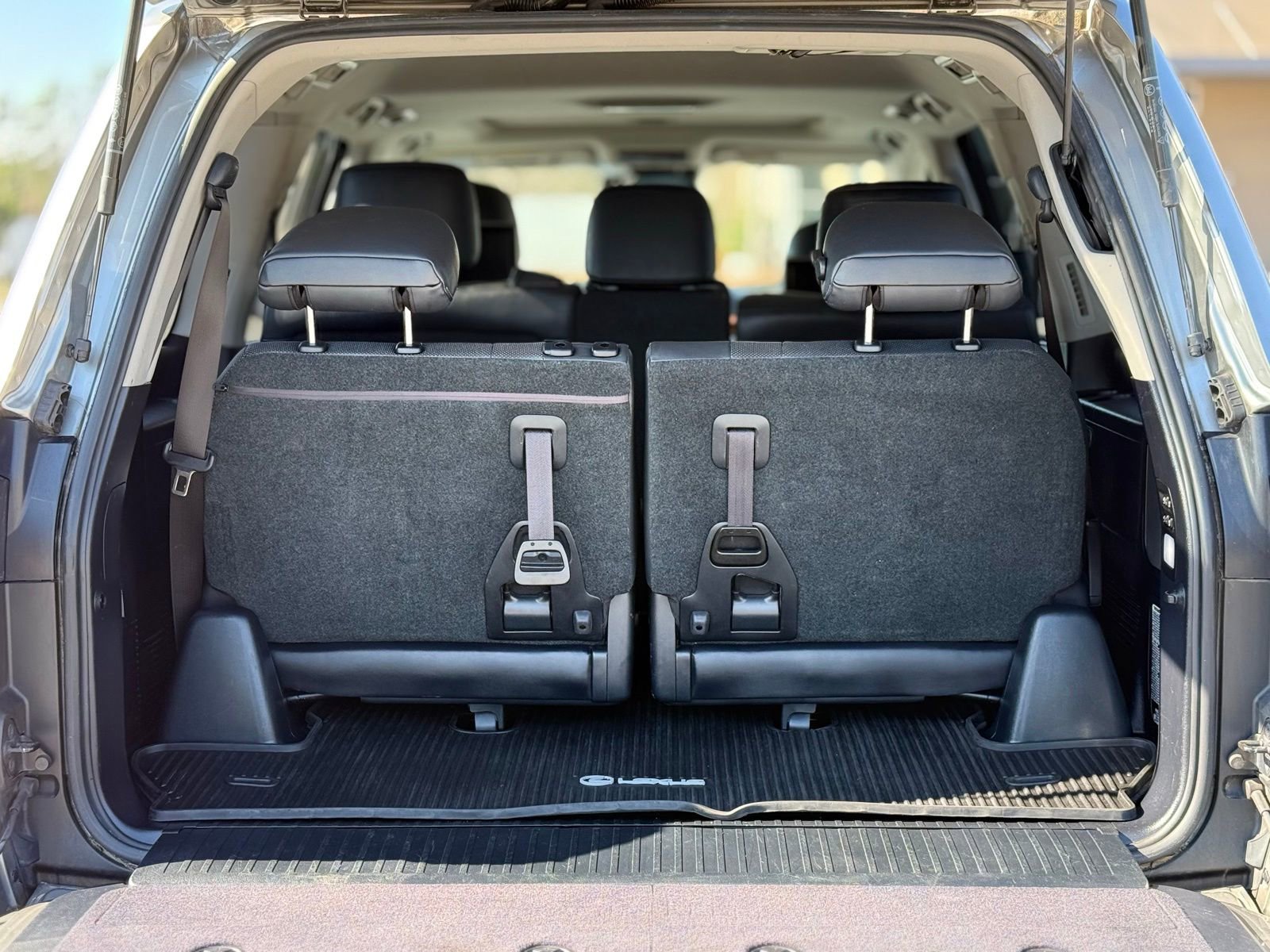 Used 2018 Lexus LX 570 4WD w/ Luxury Package image 51