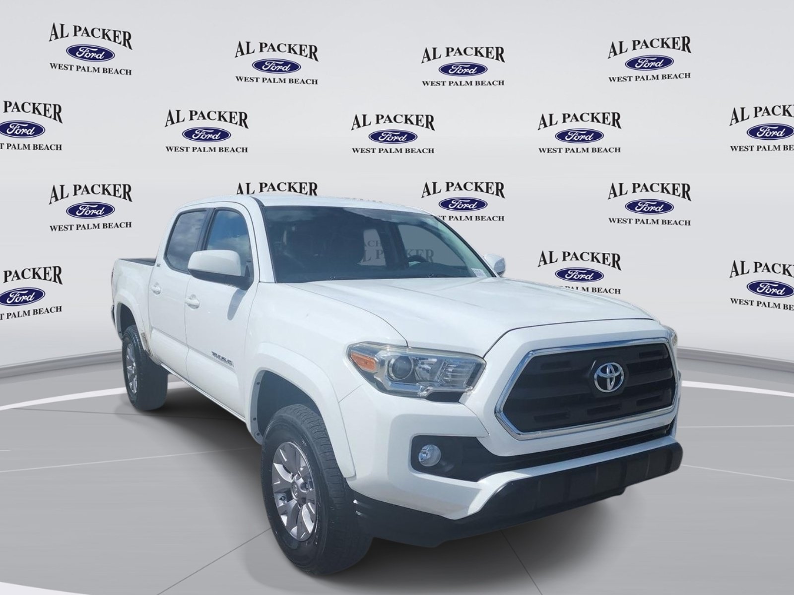 Used 2017 Toyota Tacoma SR5 w/ SR5 Appearance Package (SM) RWD image 7