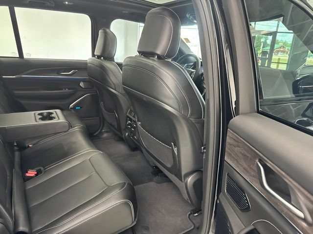 Used 2023 Jeep Grand Cherokee Overland AWD/4WD image 31
