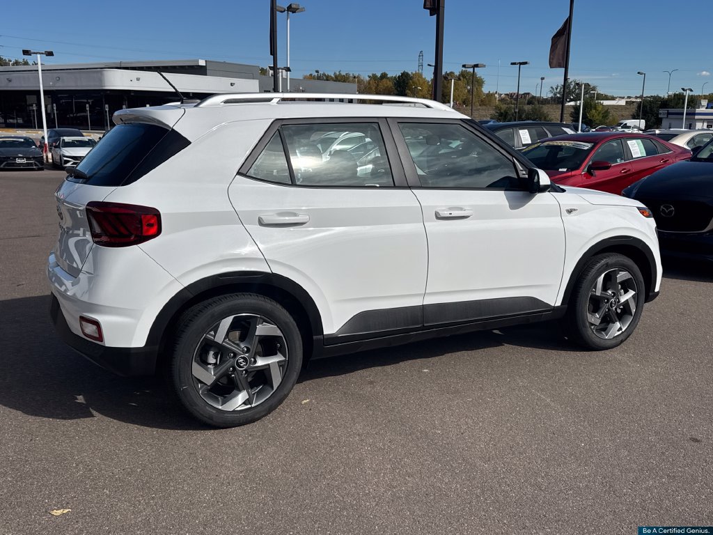Certified 2025 Hyundai Venue SEL FWD image 21
