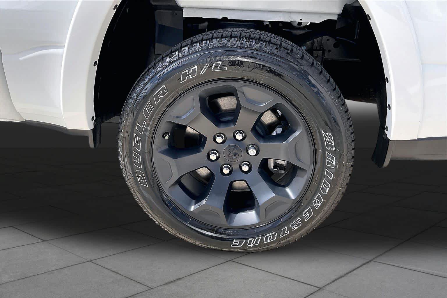 Used 2025 RAM 1500 Big Horn w/ Night Edition AWD/4WD image 11