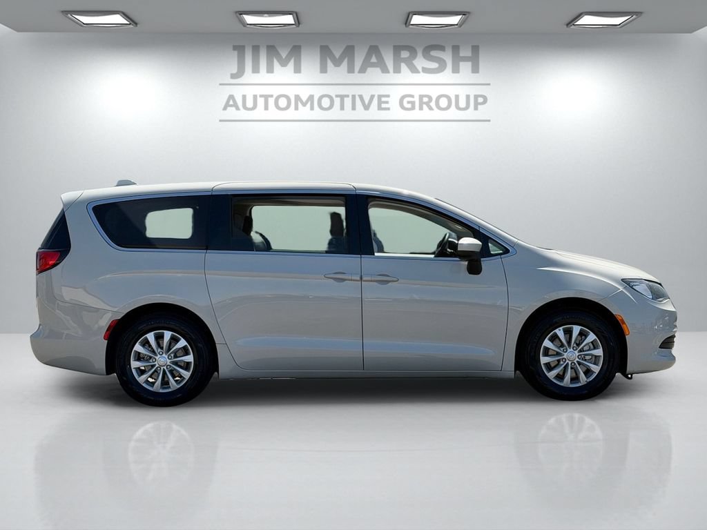 Used 2019 Chrysler Pacifica LX w/ Tire & Wheel Group FWD image 7