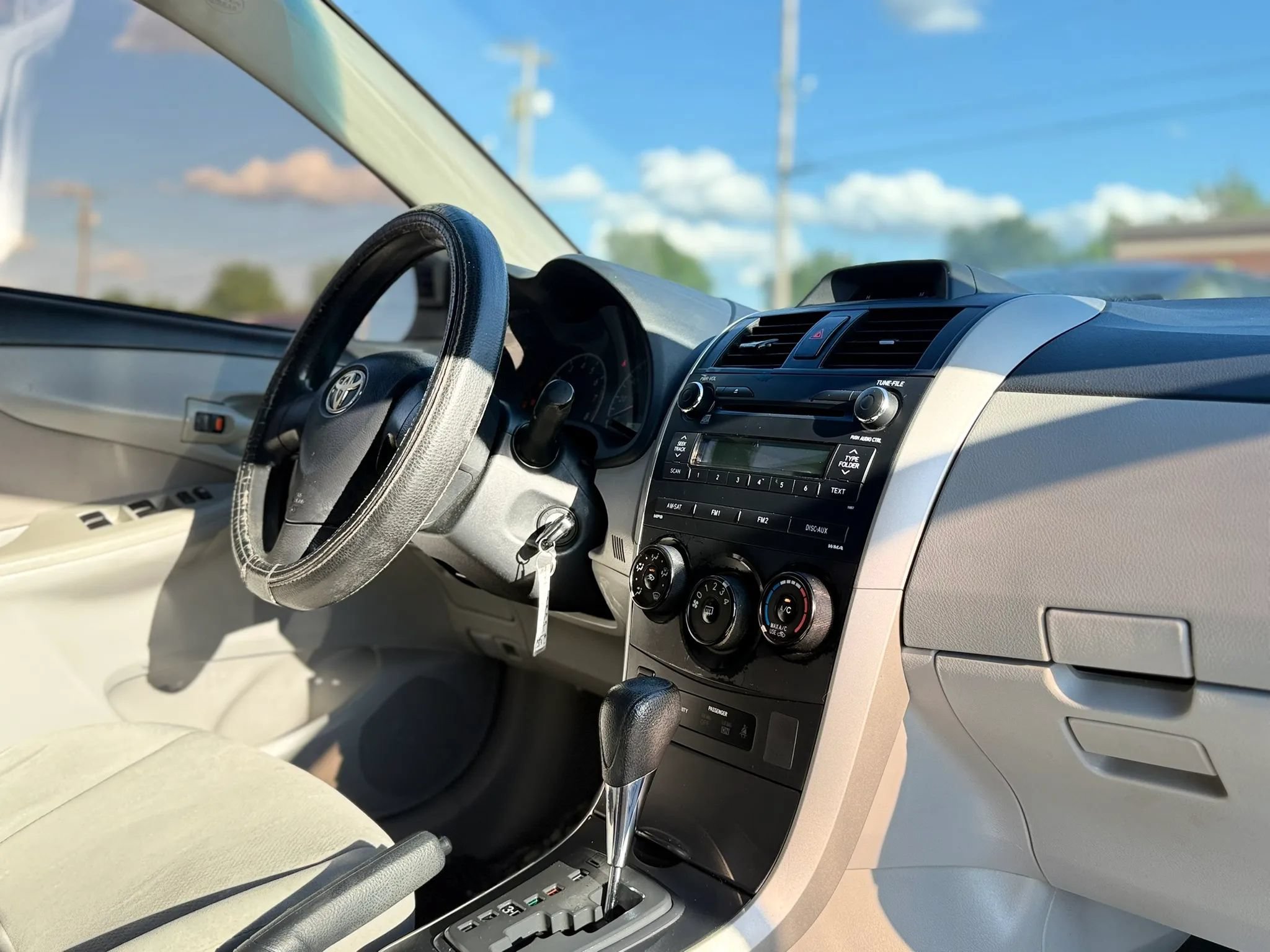 Used 2012 Toyota Corolla L FWD image 36