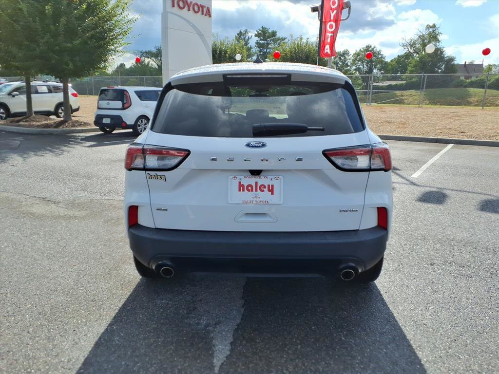 Used 2022 Ford Escape SE w/ SE Sport Appearance Package AWD/4WD image 6