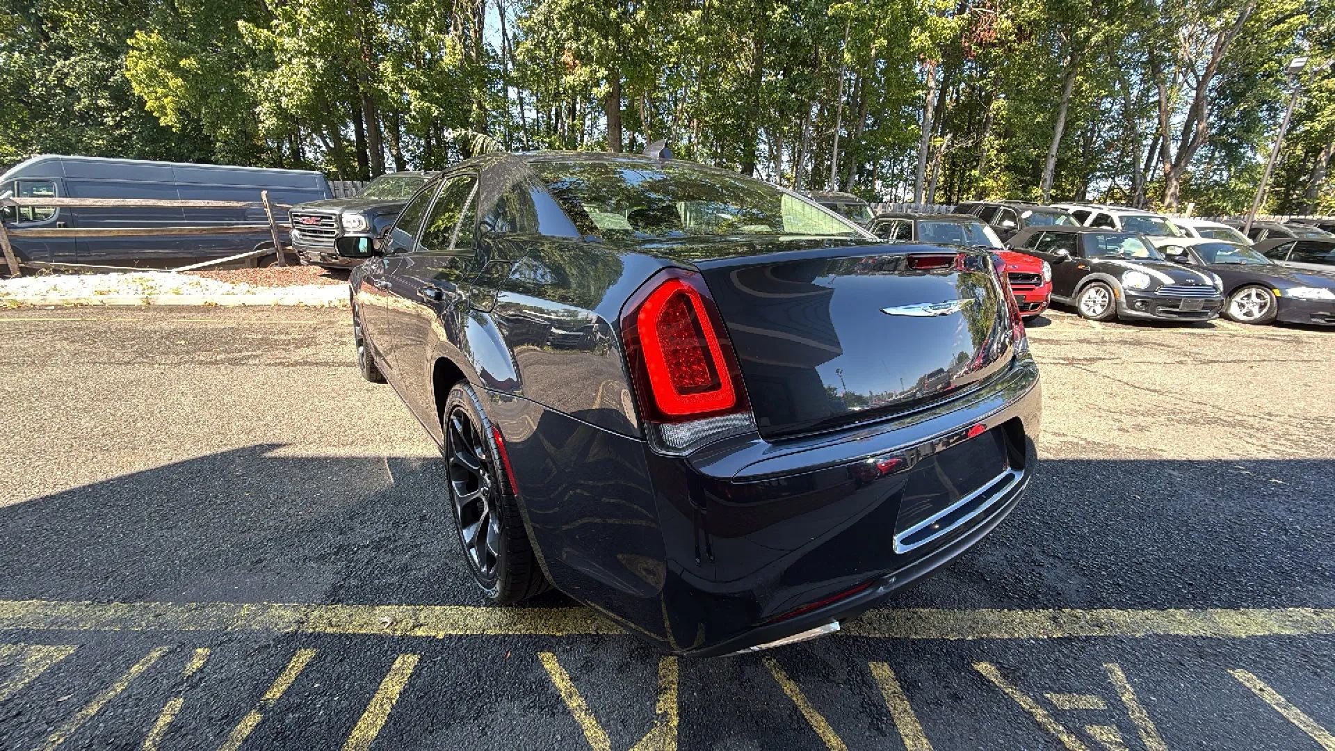 Used 2019 Chrysler 300 Touring w/ Sport Appearance Package image 4