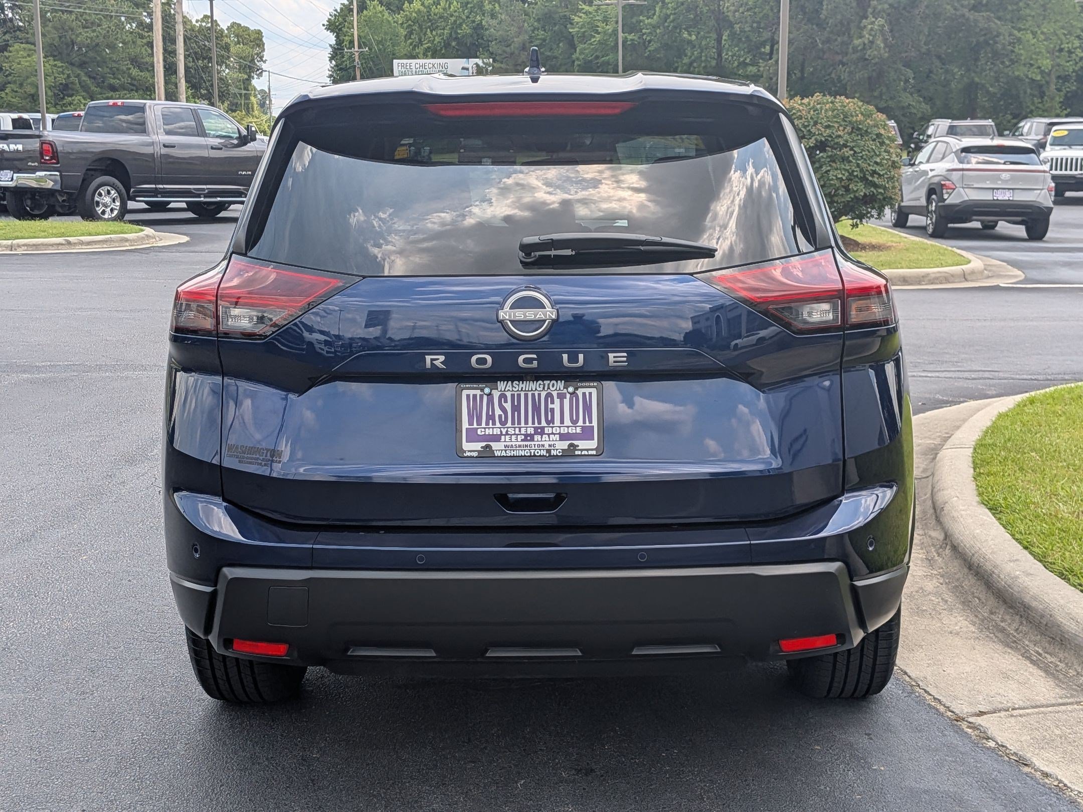 Used 2025 Nissan Rogue SV FWD image 6