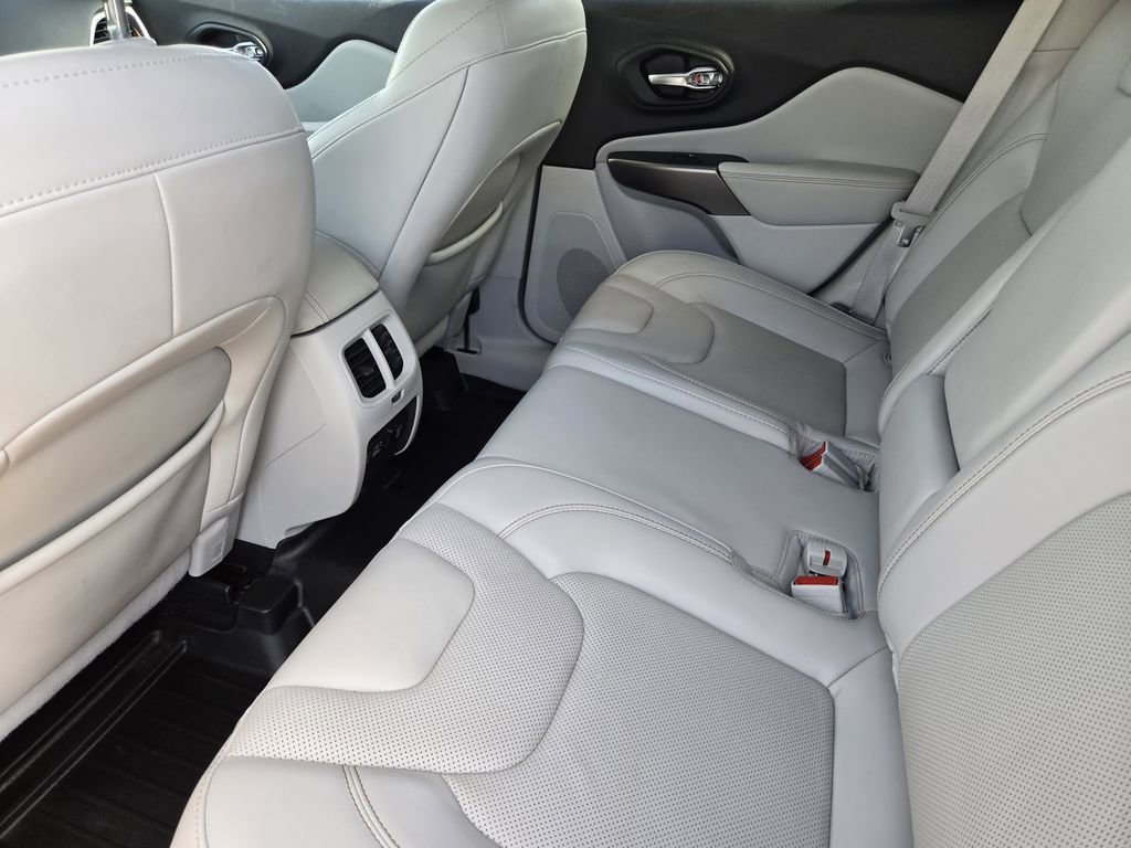 Used 2021 Jeep Cherokee Limited image 19