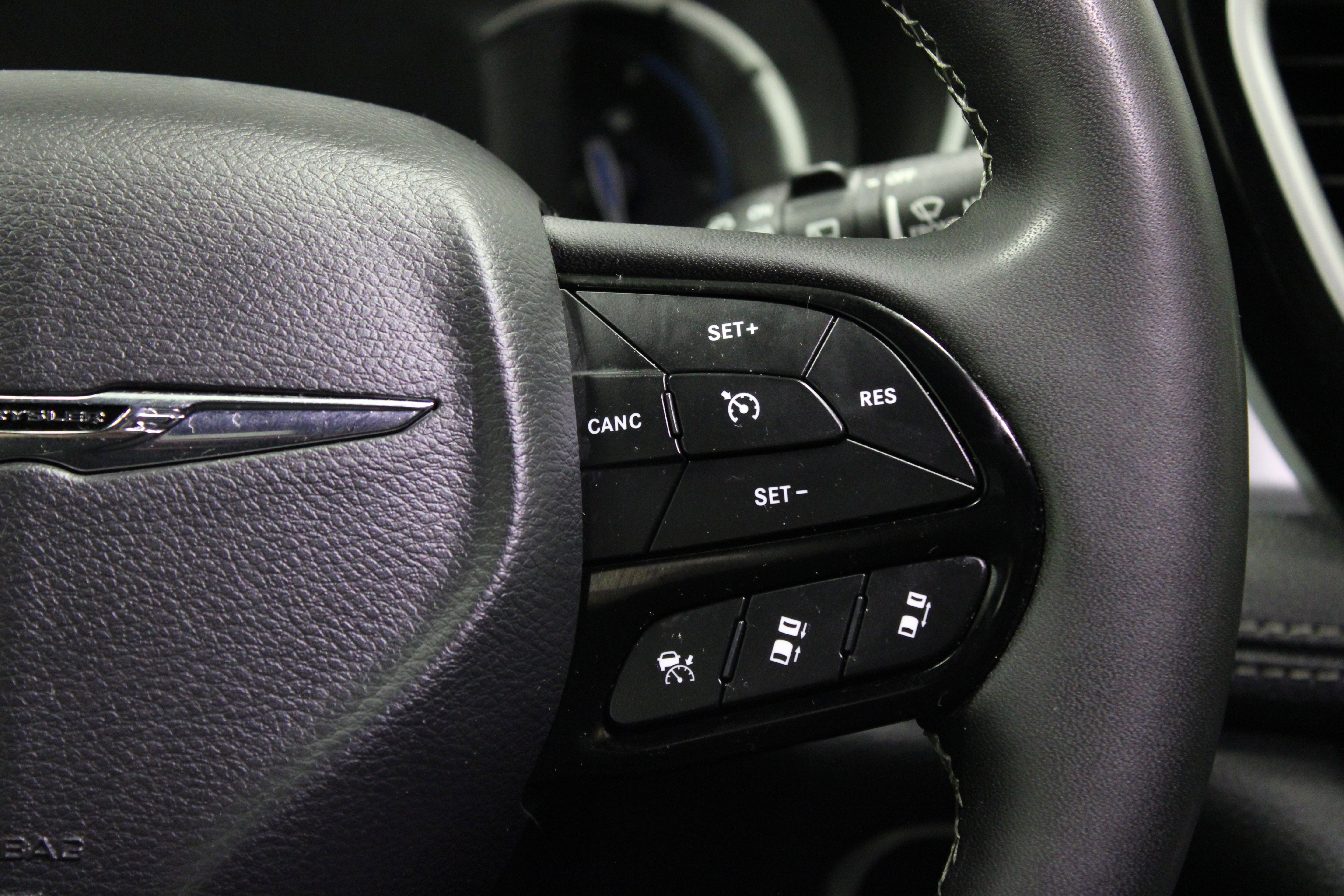 Used 2023 Chrysler Pacifica Touring-L w/ S Appearance Package FWD image 24