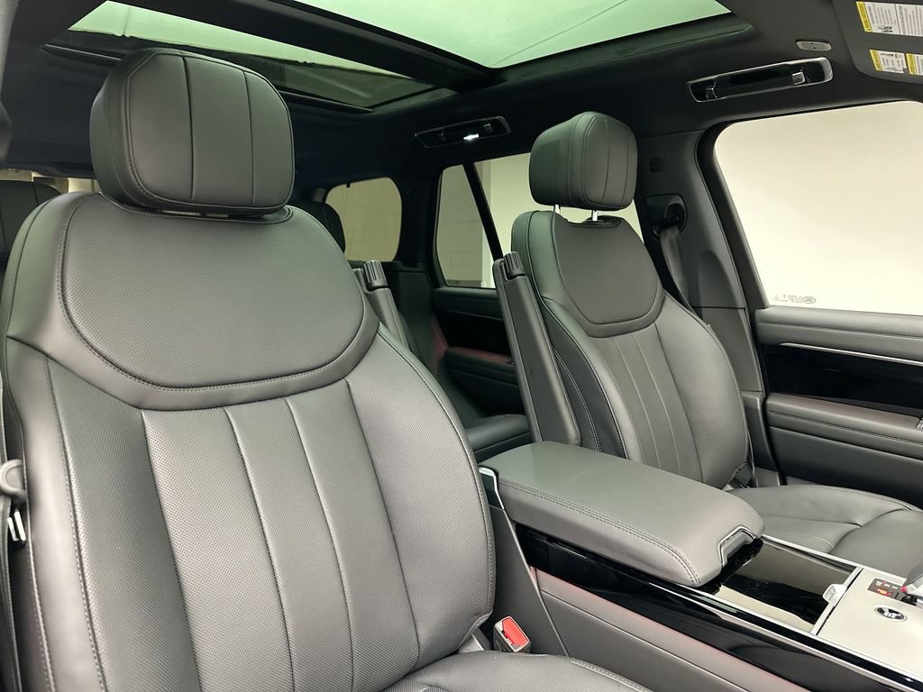 Certified 2025 Land Rover Range Rover SE AWD/4WD image 6