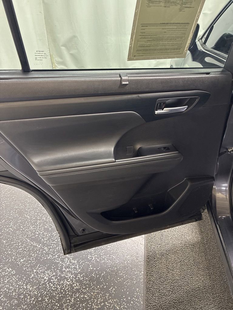 Used 2022 Toyota Highlander XSE AWD/4WD image 26