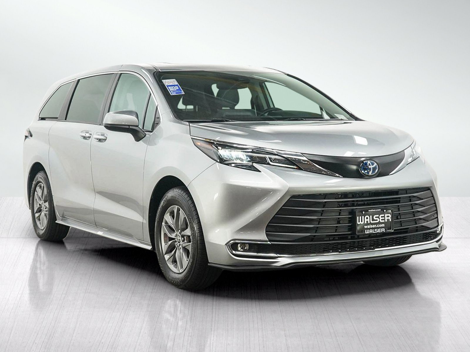 Used 2024 Toyota Sienna XLE FWD image 7