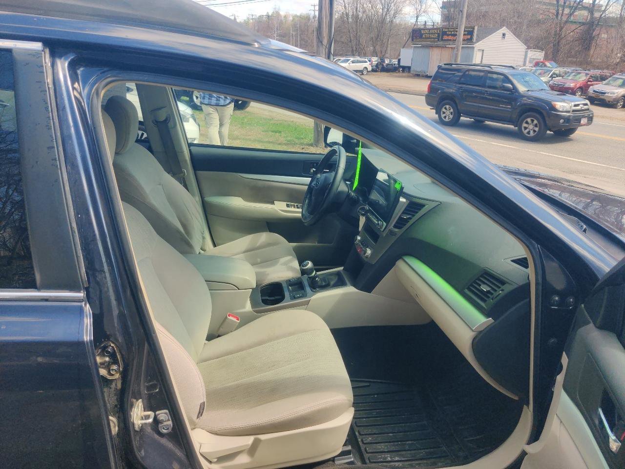 Used 2013 Subaru Outback 2.5i Premium w/ All-Weather Pkg AWD/4WD image 15