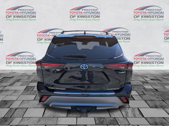 Used 2024 Toyota Highlander Platinum image 4