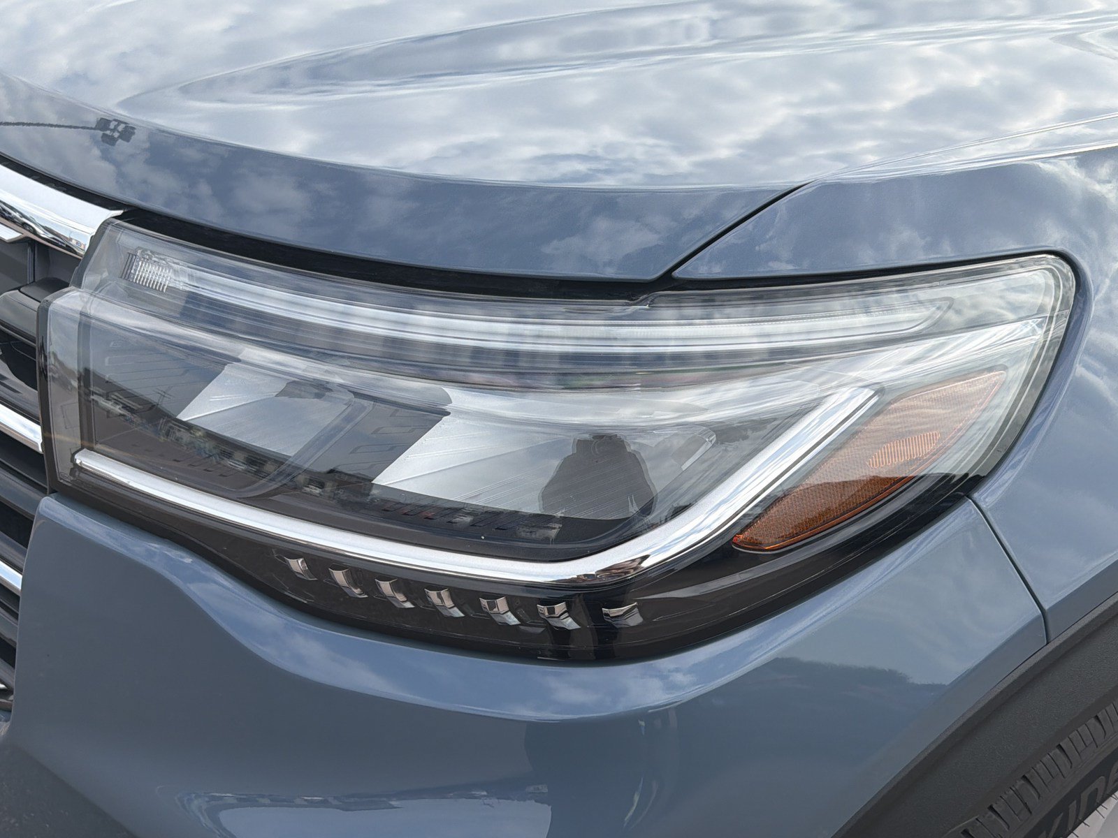 Used 2025 Ford Explorer Active AWD/4WD image 16