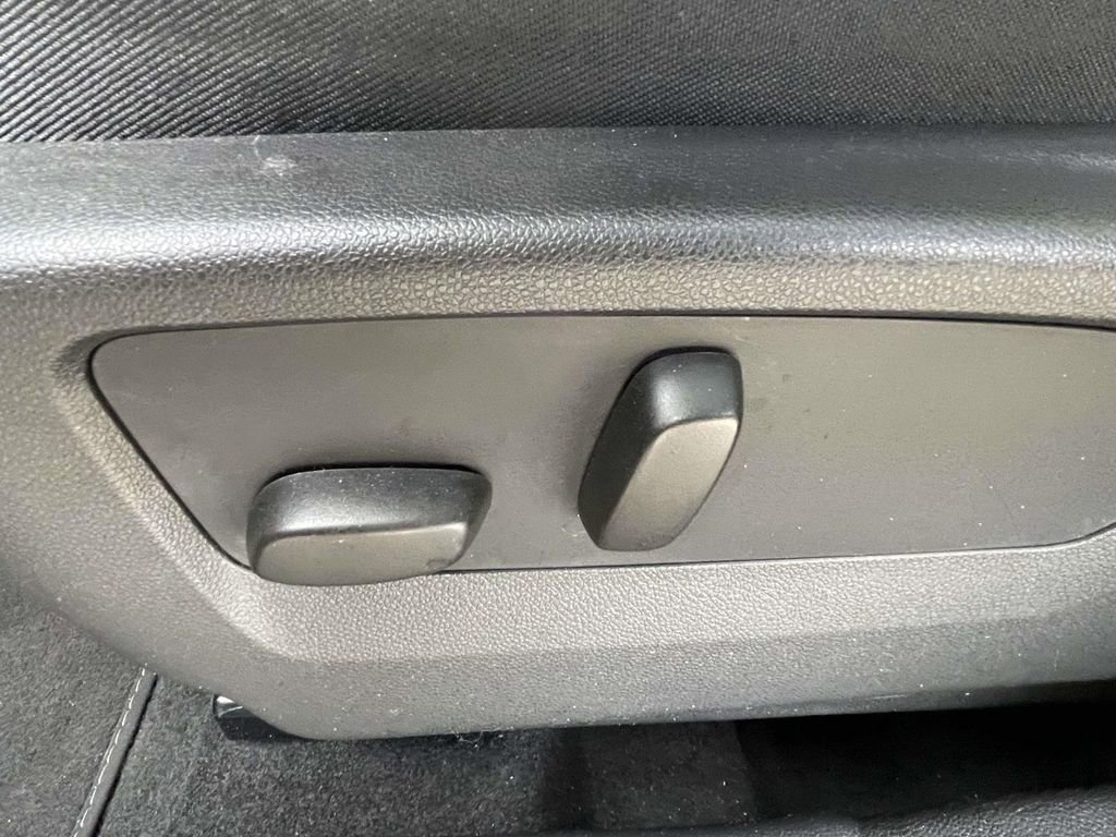 Used 2022 Buick Envision Essence w/ Technology Package I image 14