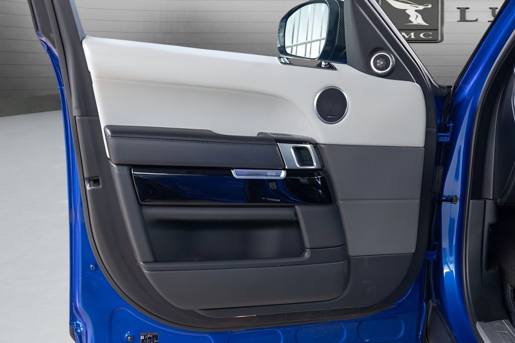 Used 2020 Land Rover Range Rover Sport SVR image 38