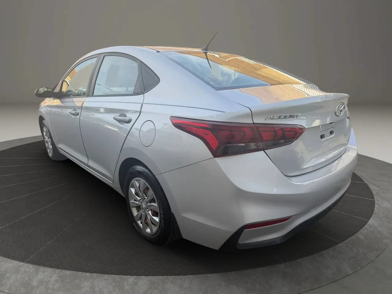 Used 2019 Hyundai Accent SE FWD image 7
