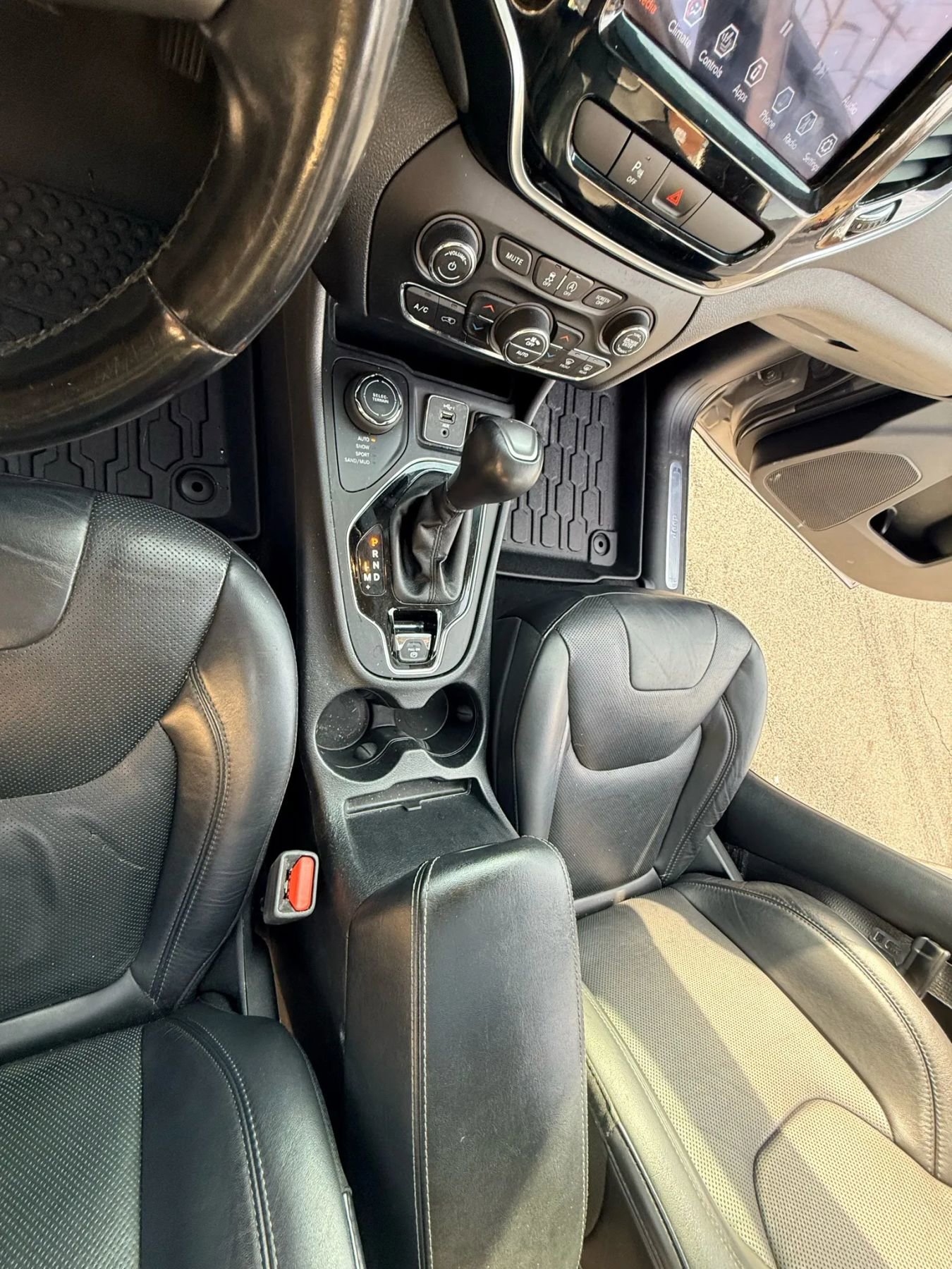 Used 2020 Jeep Cherokee Limited image 53