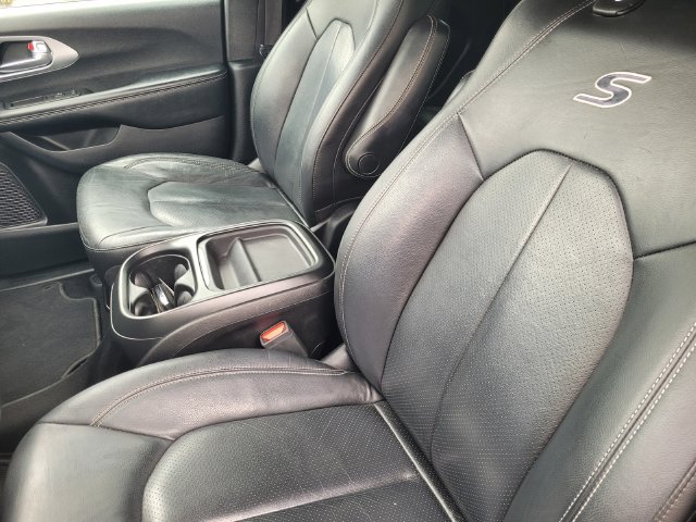 Used 2020 Chrysler Pacifica Touring-L w/ Advanced Safetytec Group FWD image 11