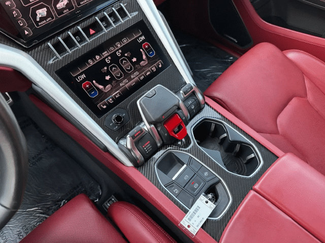 Used 2022 Lamborghini Urus AWD/4WD image 24