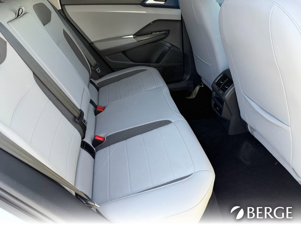 Used 2024 Volkswagen Taos SE FWD image 16