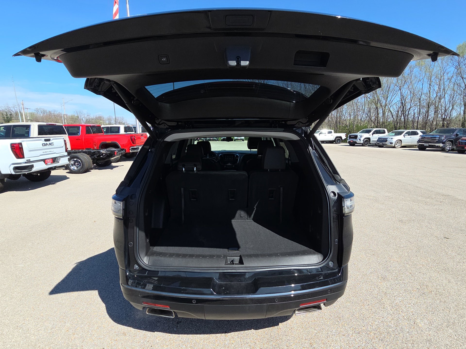 Used 2021 Chevrolet Traverse Premier w/ Redline Edition image 33