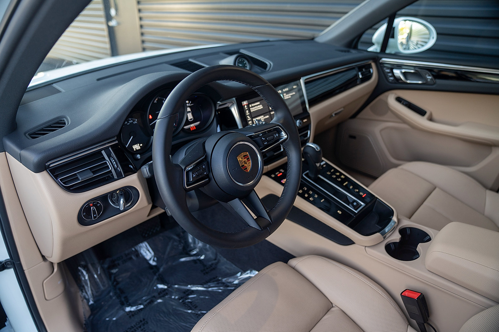 Used 2026 Porsche Macan AWD/4WD image 4