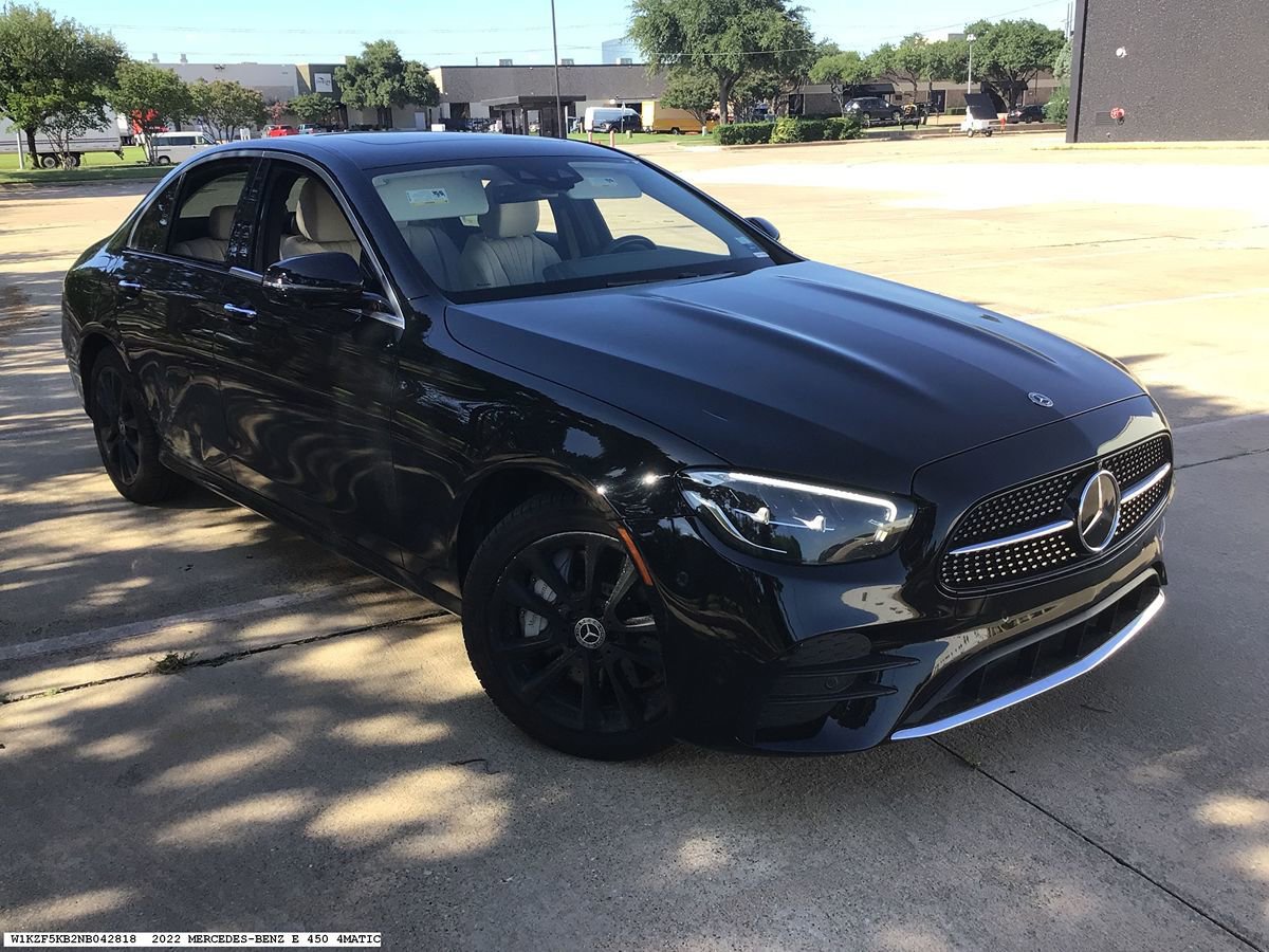 Used 2022 Mercedes-Benz E 450 4MATIC Sedan image 4