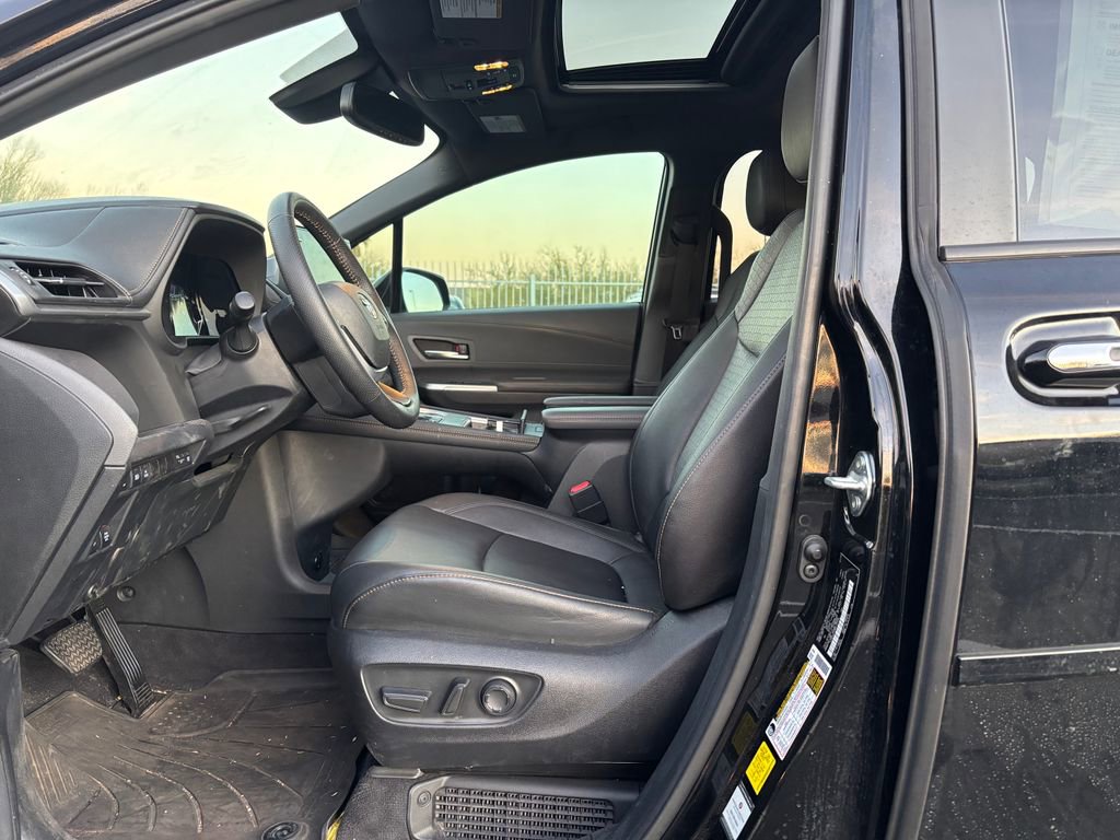 Used 2024 Toyota Sienna XLE Woodland Edition image 3