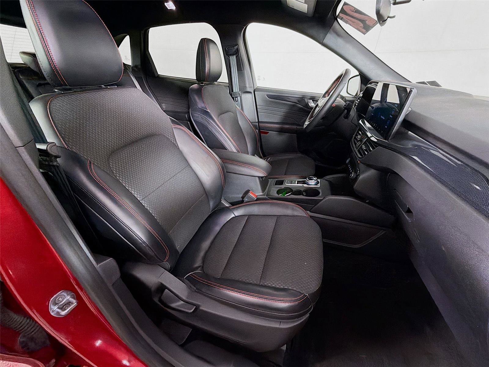 Used 2024 Ford Escape ST-Line w/ Tech Pack #1 AWD/4WD image 28