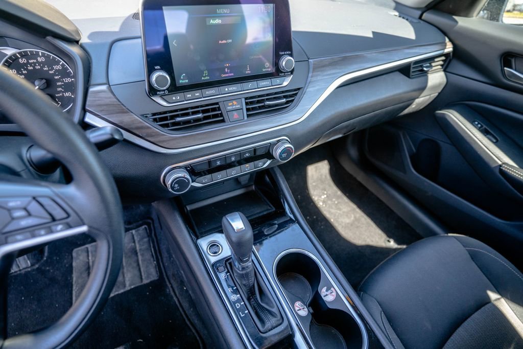 Used 2024 Nissan Altima 2.5 SV FWD image 21