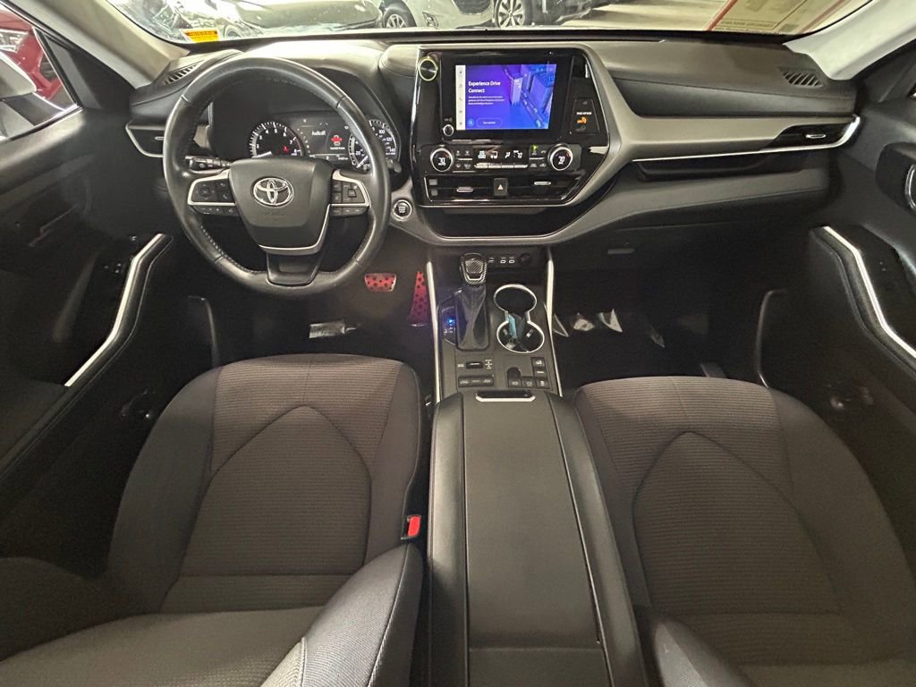 Used 2023 Toyota Highlander LE image 10
