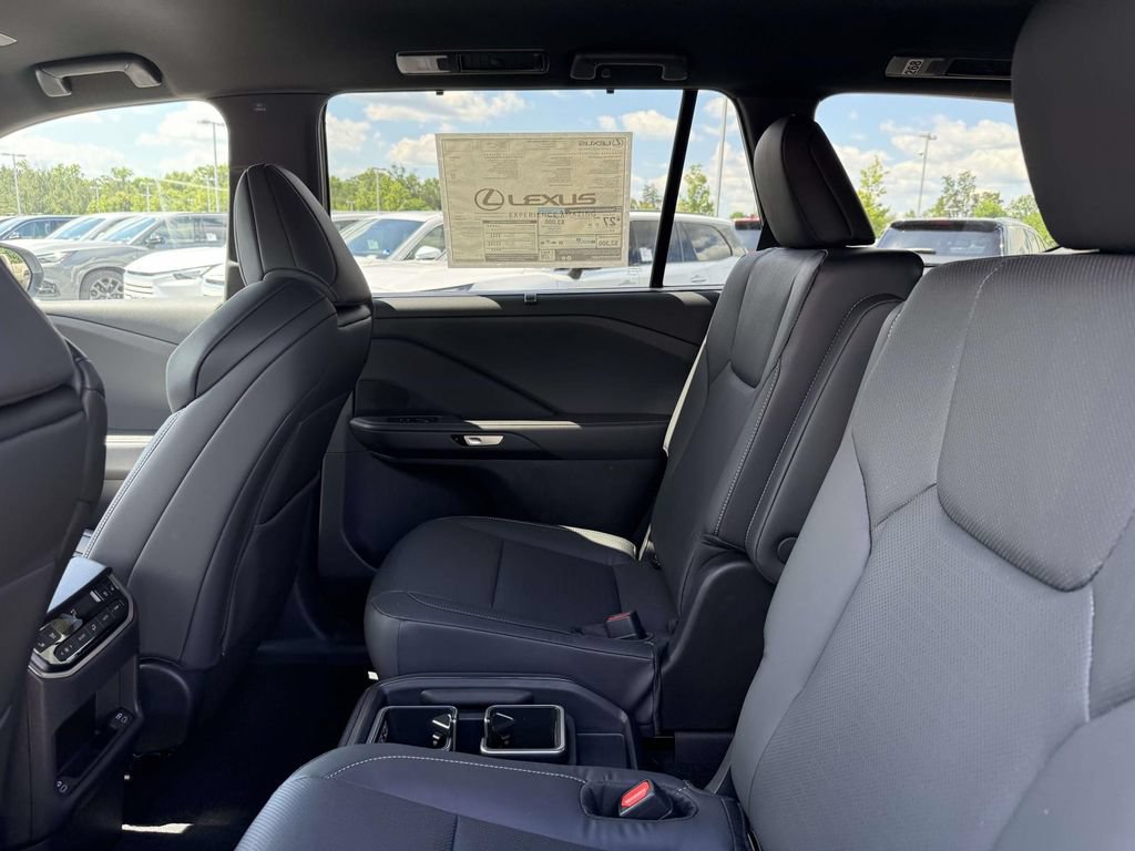 Used 2026 Lexus TX 500h AWD w/ Technology Package image 15