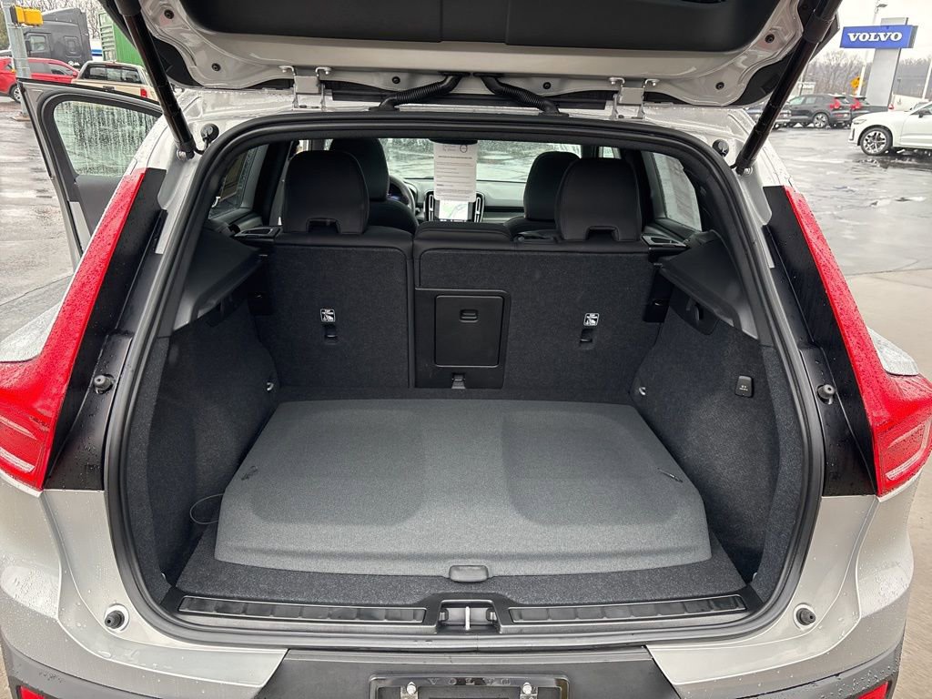 Certified 2023 Volvo XC40 B5 Plus w/ Driver Assist Package image 45
