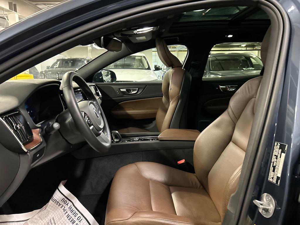 Certified 2025 Volvo V60 B5 Cross Country Plus AWD/4WD image 11