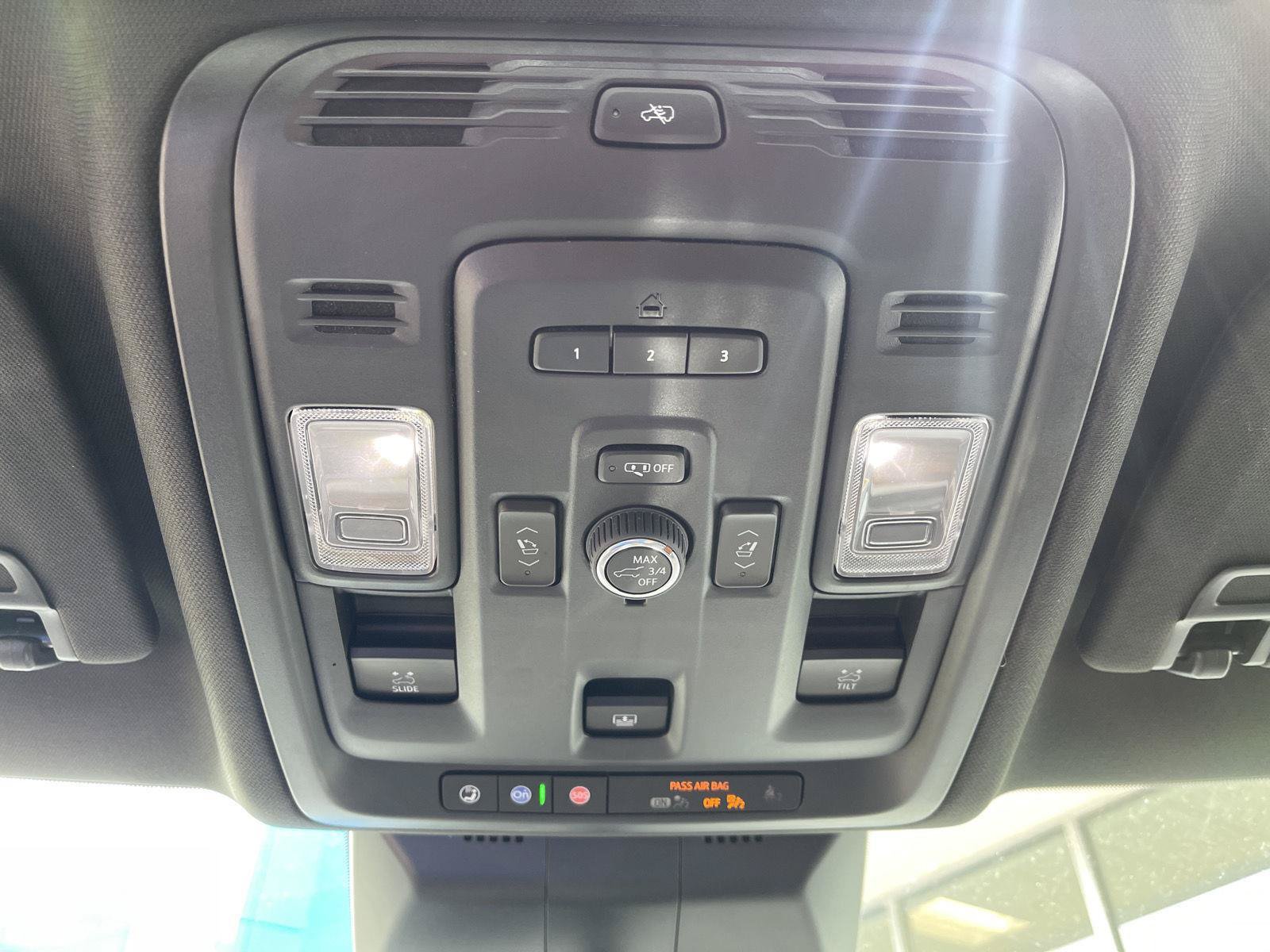 Used 2024 Cadillac Escalade Premium Luxury w/ Performance Package AWD/4WD image 28