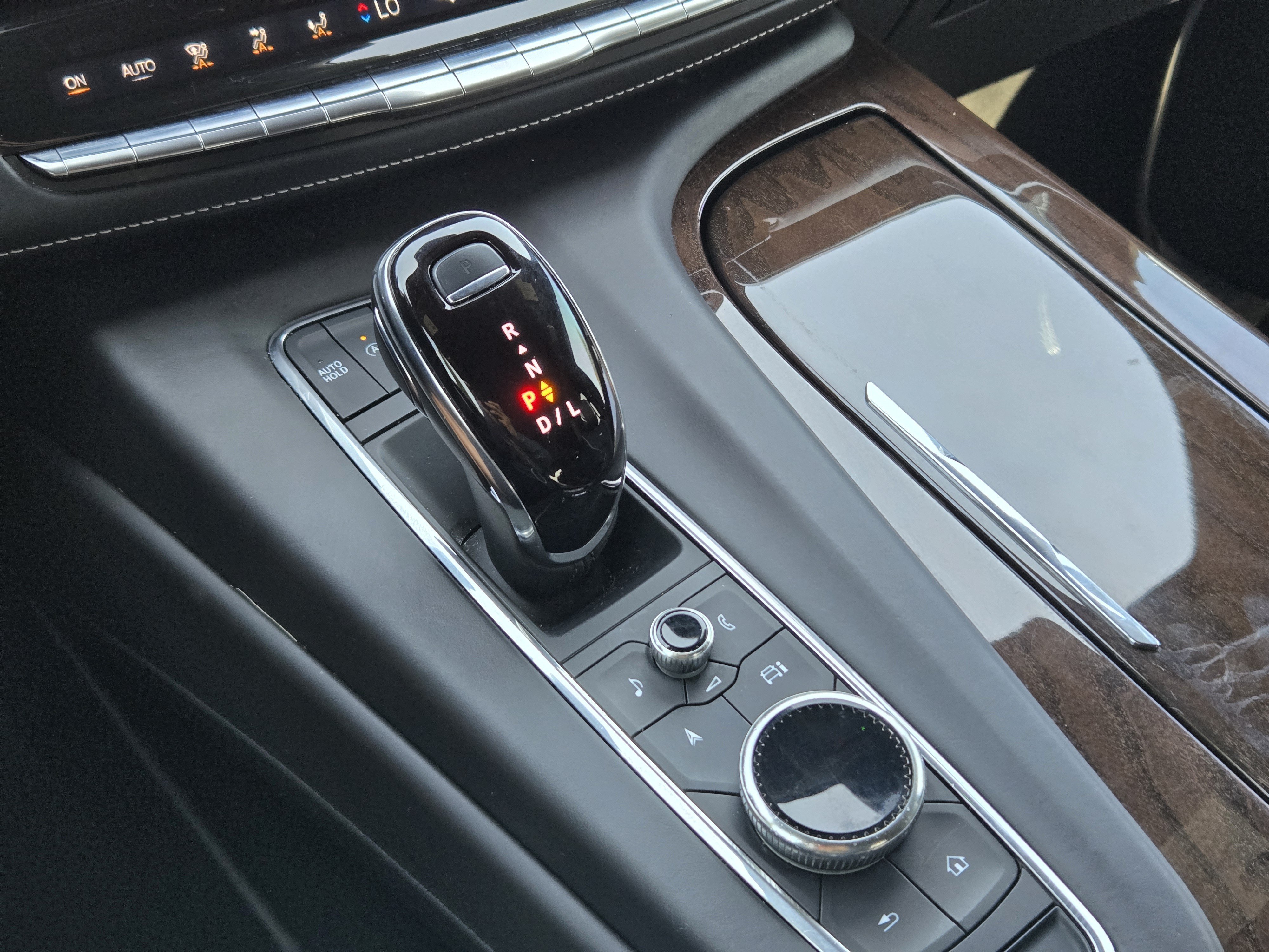 Used 2023 Cadillac Escalade Sport Platinum w/ LPO, Floor Liner Package AWD/4WD image 28