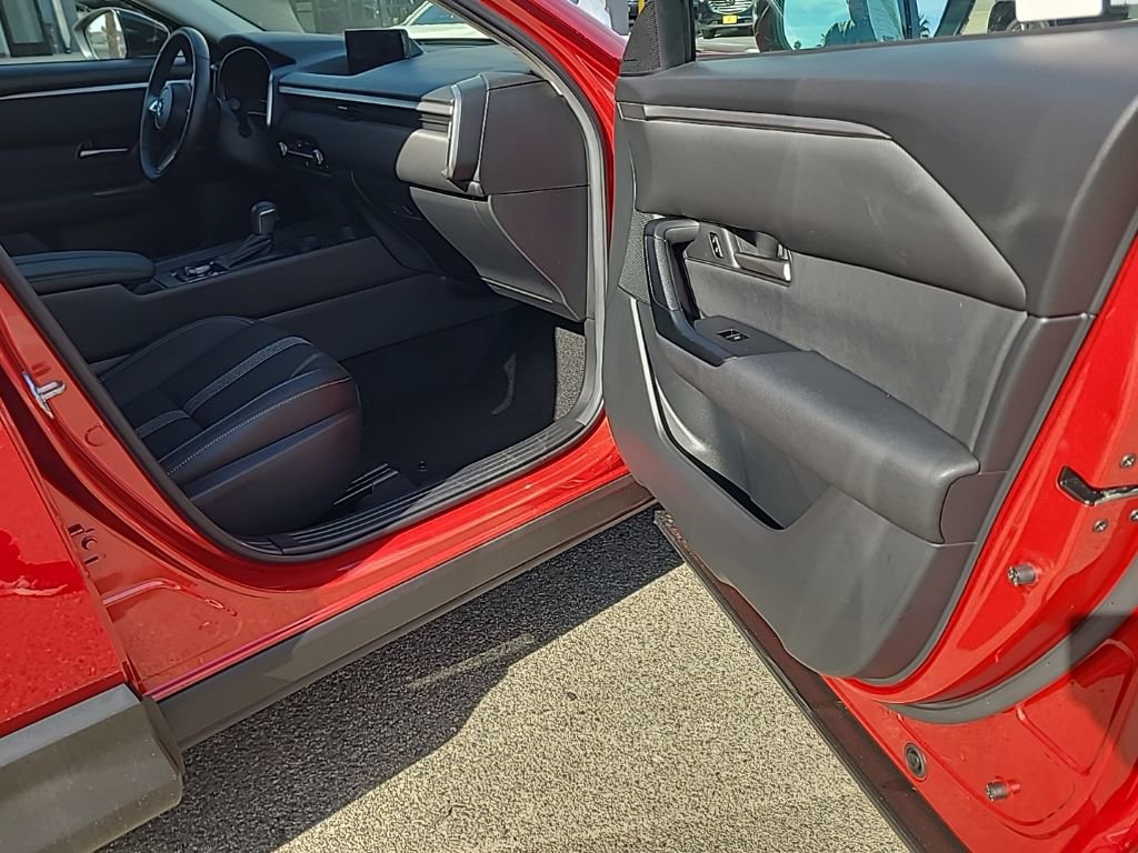 Certified 2025 MAZDA CX-50 2.5 Hybrid w/ Cargo Package image 33