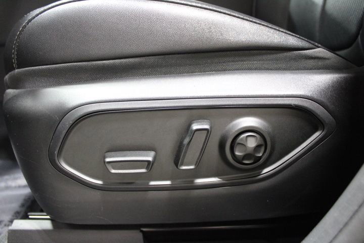 Used 2023 Jeep Grand Cherokee L Limited w/ Luxury Tech Group II AWD/4WD image 21