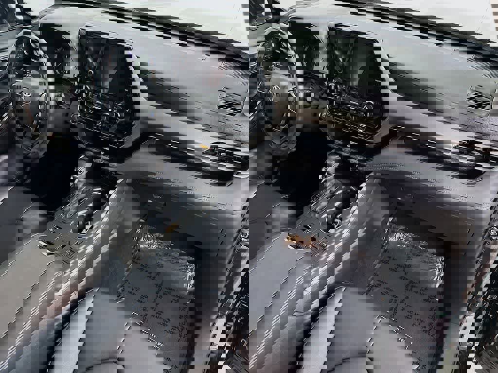 Used 2023 Toyota Highlander XLE image 34