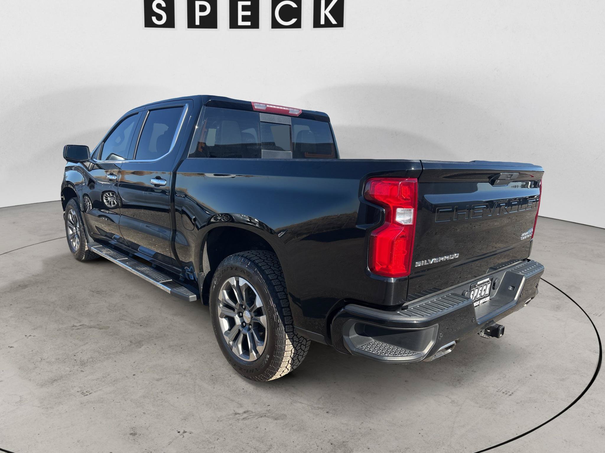 Used 2021 Chevrolet Silverado 1500 High Country AWD/4WD image 3