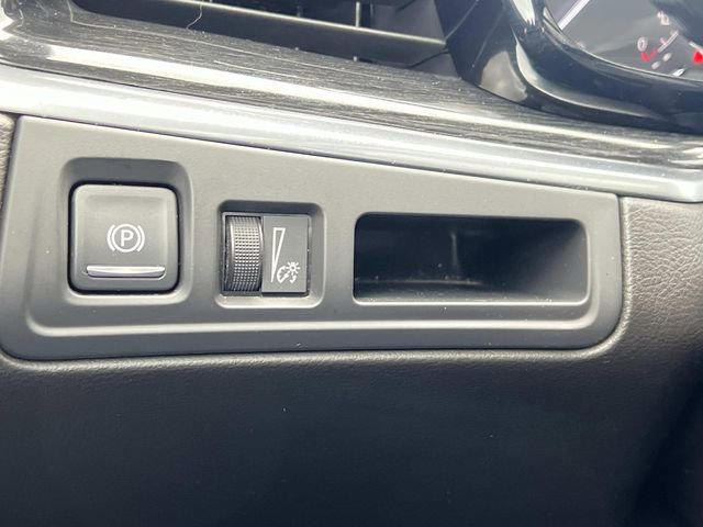 Certified 2022 Cadillac XT5 Premium Luxury FWD image 28